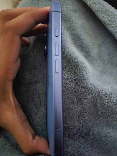 Apple iPhone 16