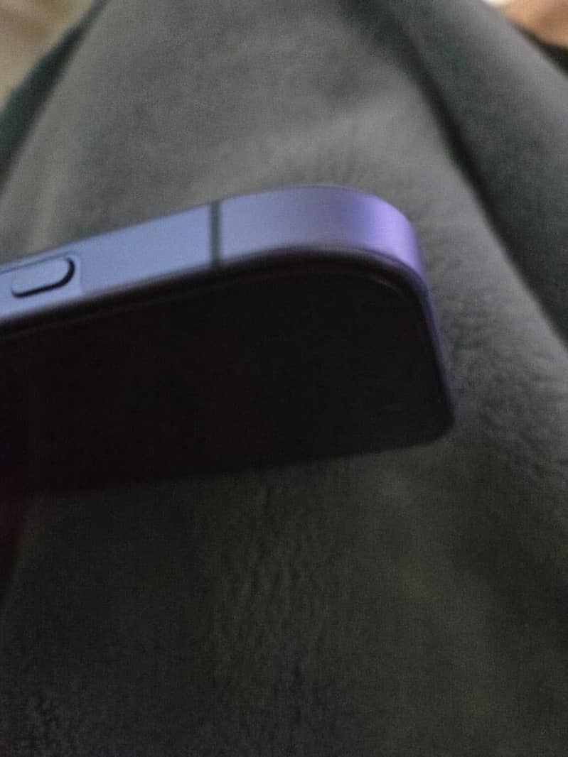 Apple iPhone 16 2