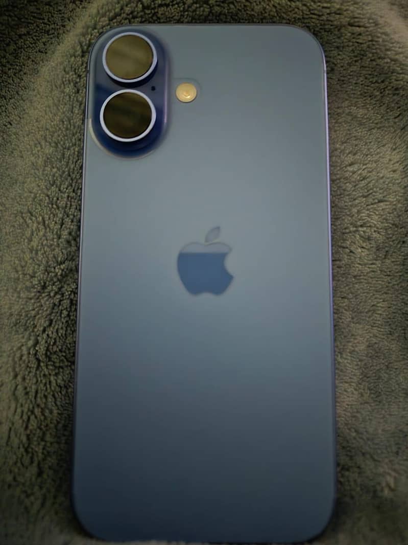 Apple iPhone 16 4