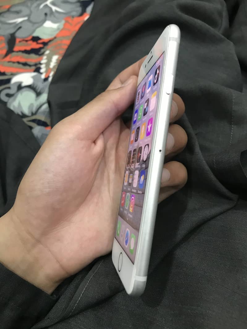 Apple iPhone 7 1