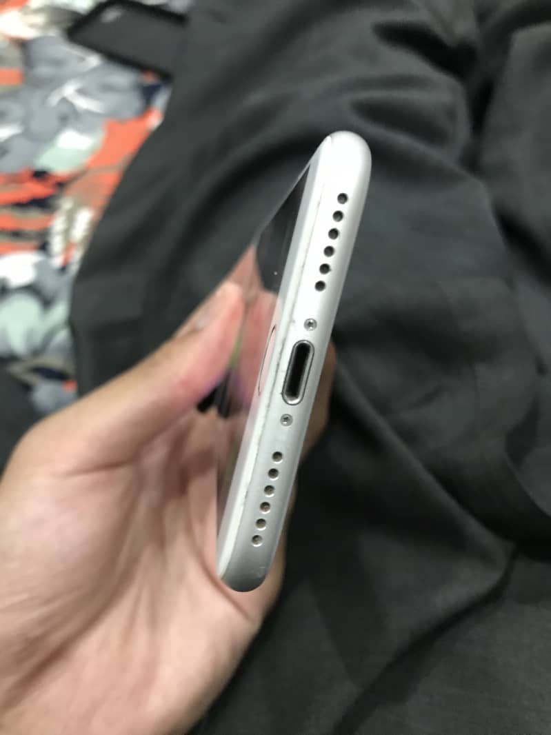 Apple iPhone 7 2