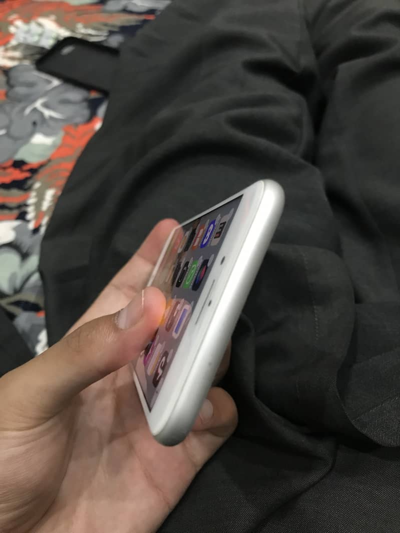 Apple iPhone 7 3