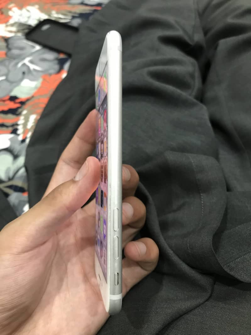 Apple iPhone 7 4