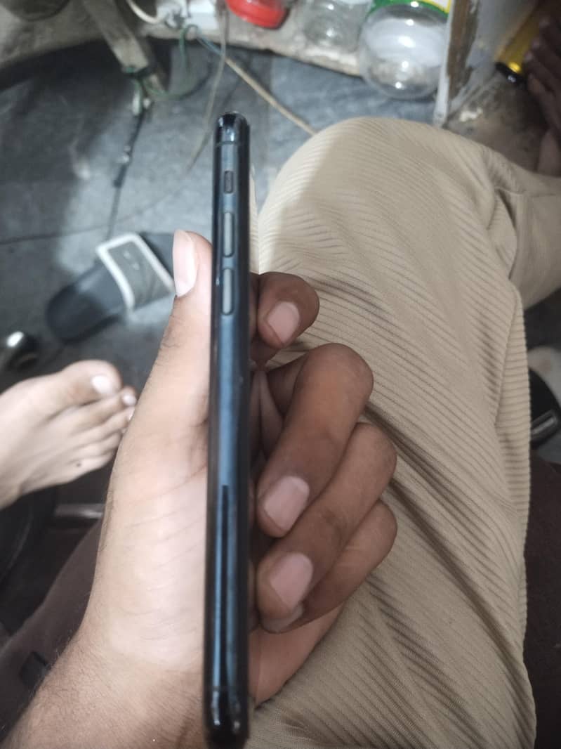 Apple iPhone 11 3