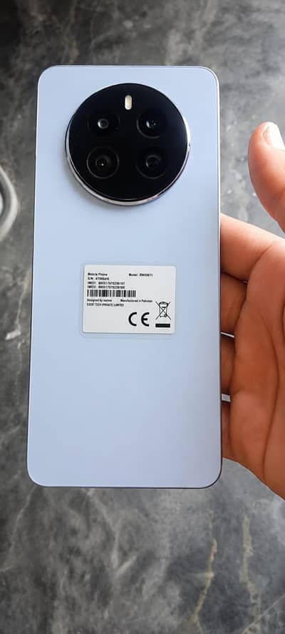 realme 12