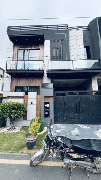 Luxurious 5 Marla Brand New House For Sale