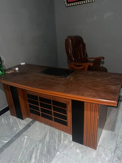 Office Boss table for sale big discount almost new condition