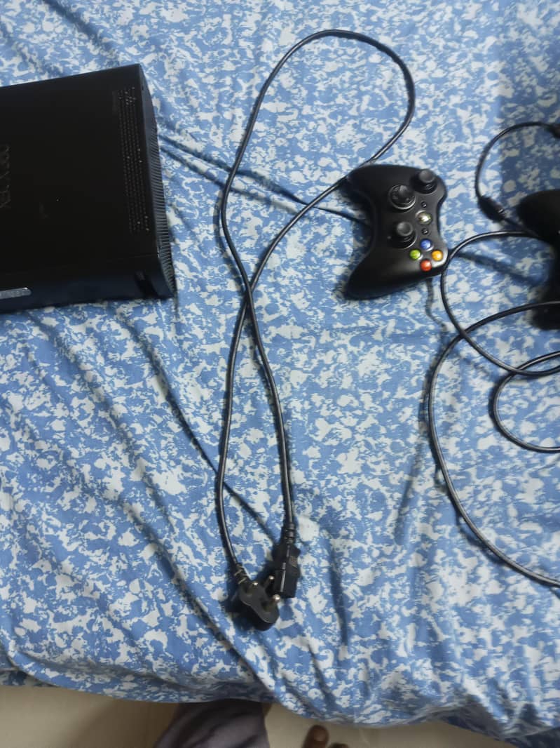 Xbox console with wir controller and wireless controller 1