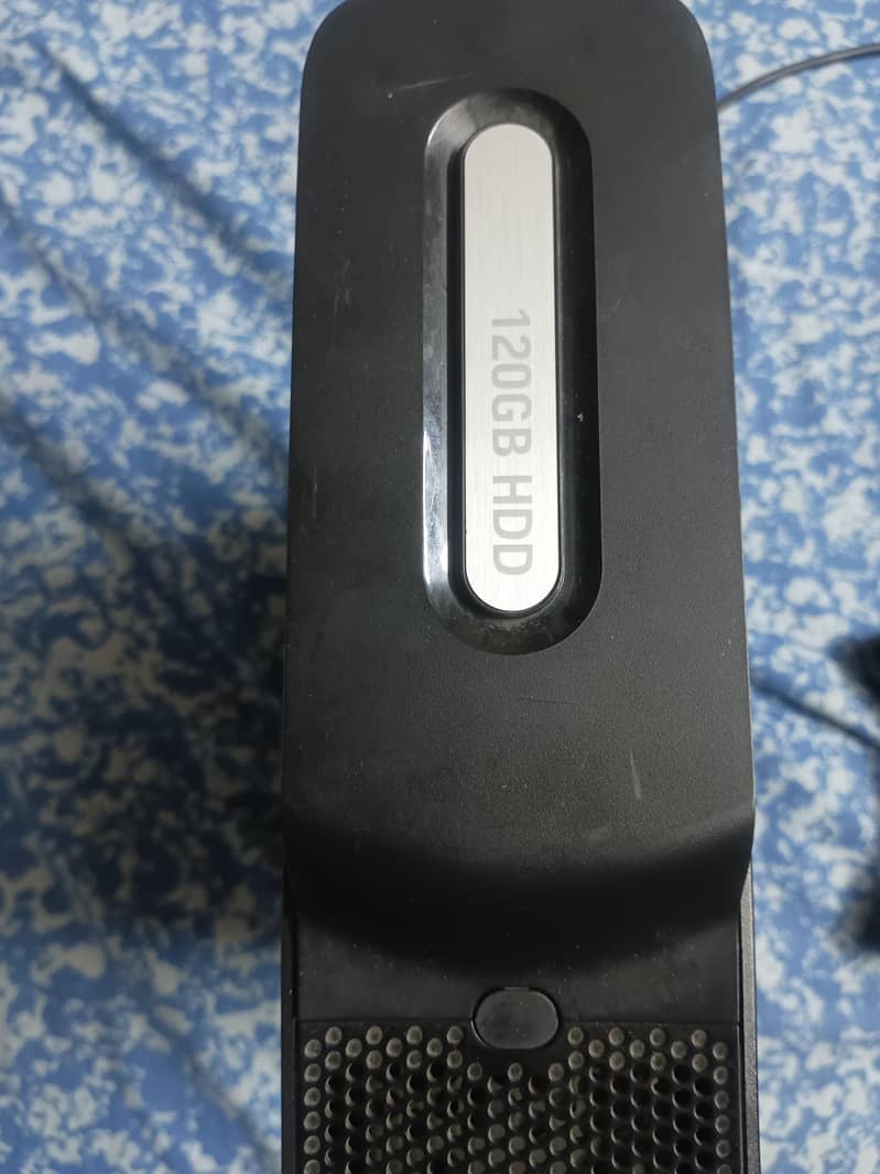 Xbox console with wir controller and wireless controller 6