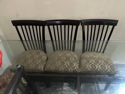 Need and clean tan table 6 chair 1 table