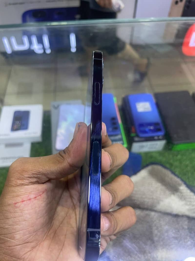Apple iPhone 12 pro 3