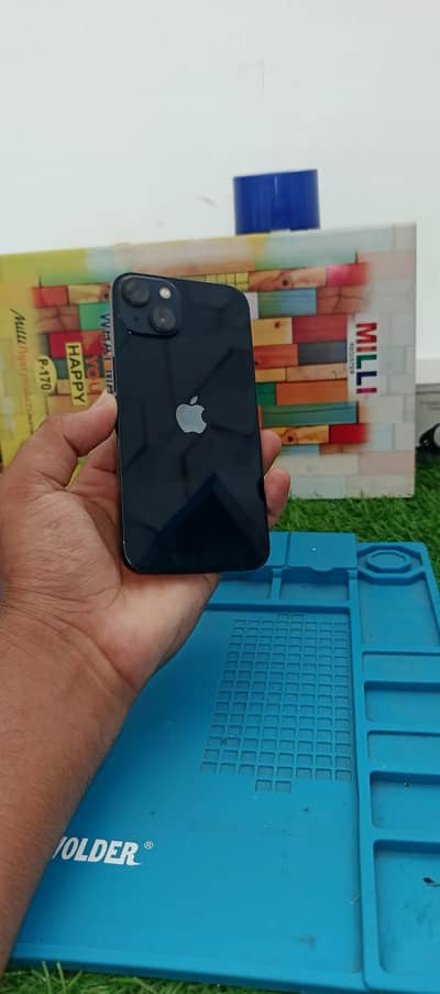 Apple iPhone 13