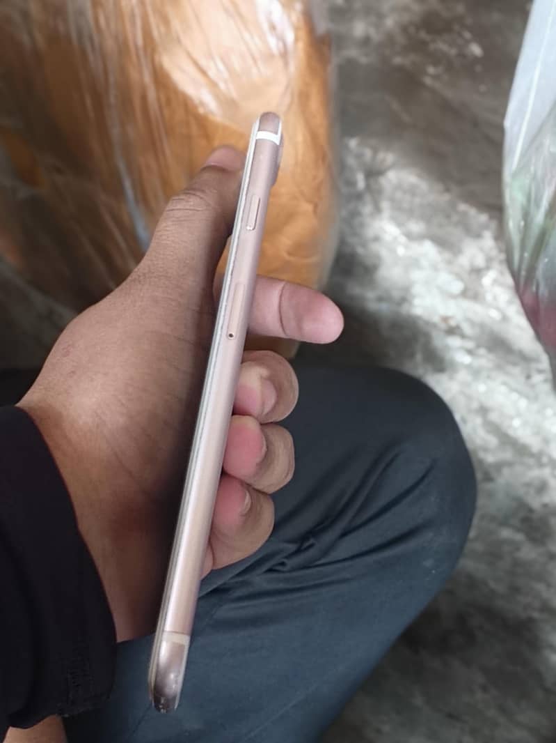 Apple iPhone 7 Plus 2