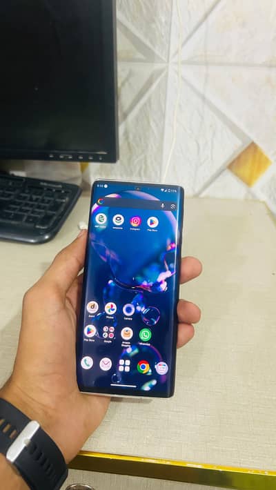 Aquos R6