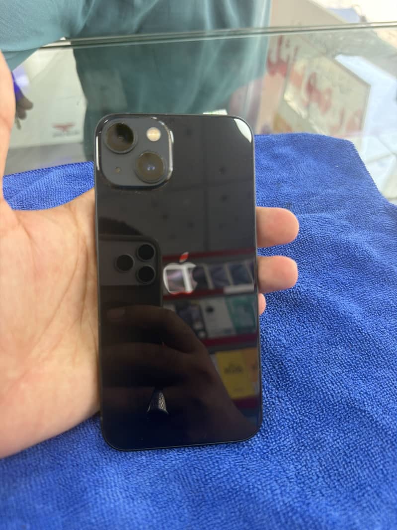 Apple iPhone 13 0