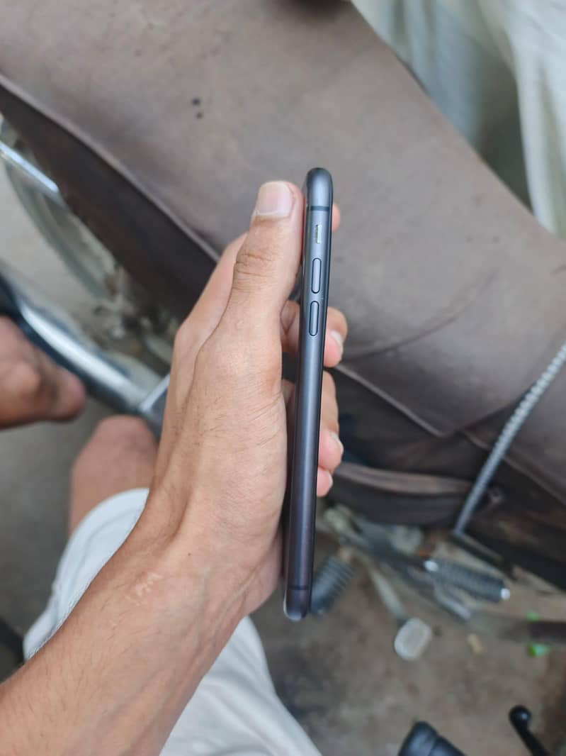Apple iPhone 11 5