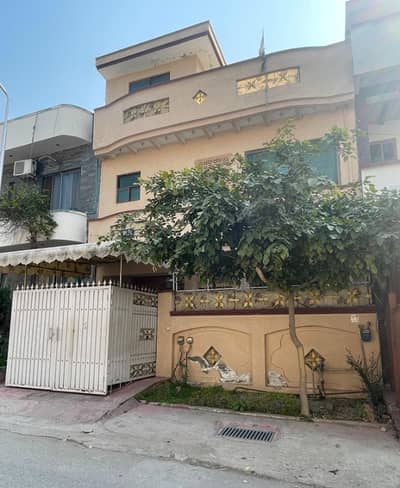 Double Storey Used House For Sale Prime Location, 25*40 Beautifully Maintained Double Storey House Available For Sale In G-13/1 The Property Is Ideally Located