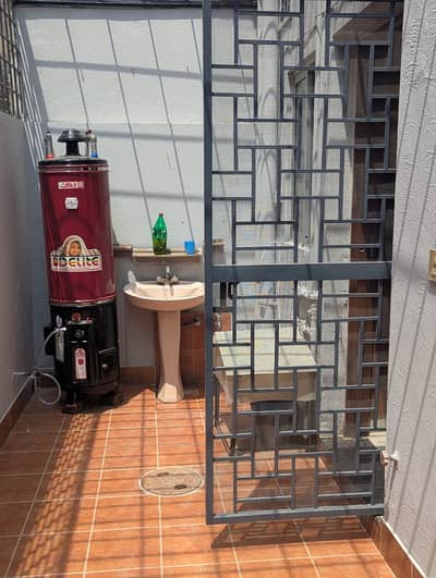 5 MARLA HOUSE AVAILABLE FOR RENT IN JOHAR TOWN
