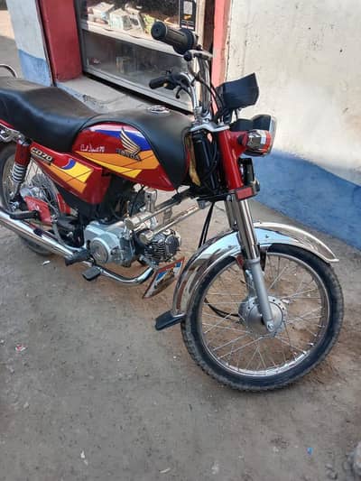 Honda CD 70 bike for sale03092215594Lahorekanumber2005modelall