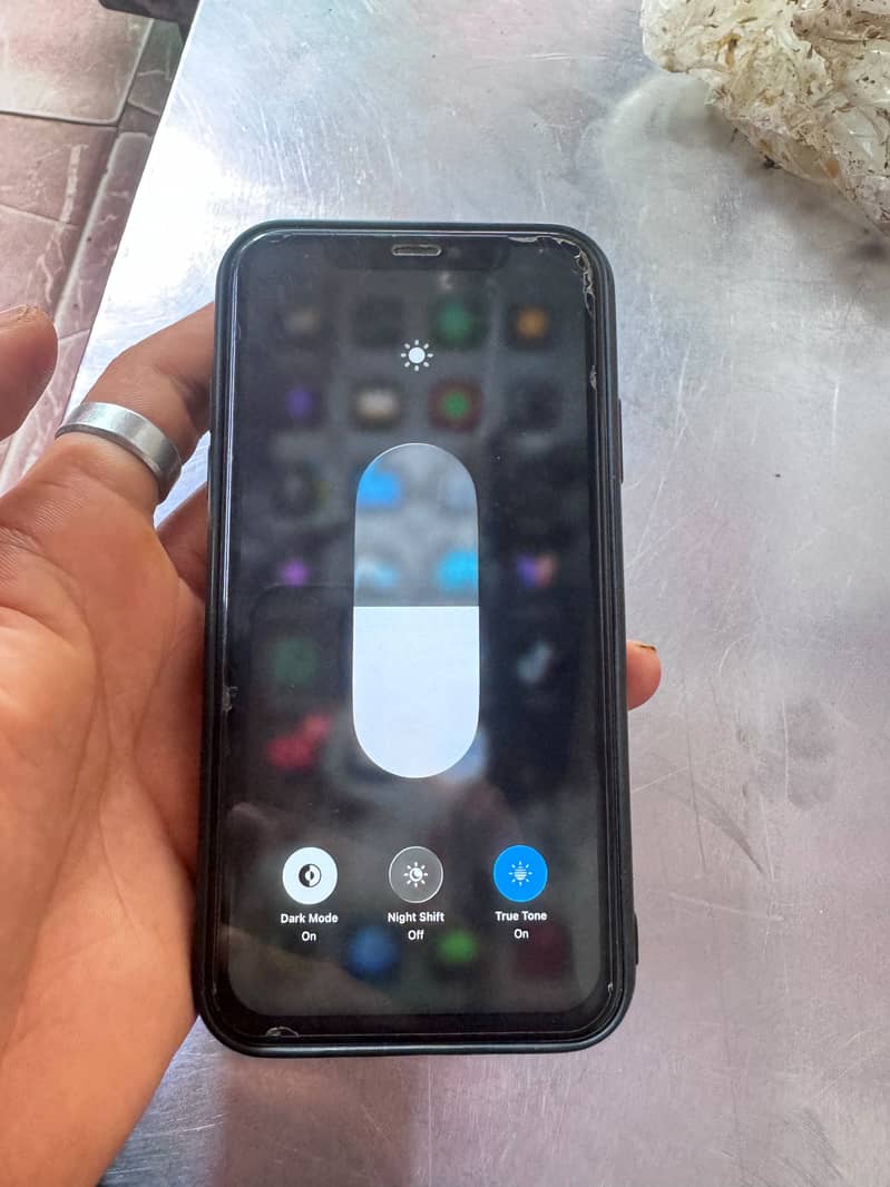 iPhone 11 4