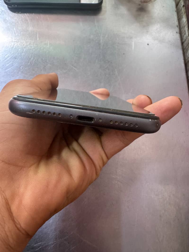 iPhone 11 5