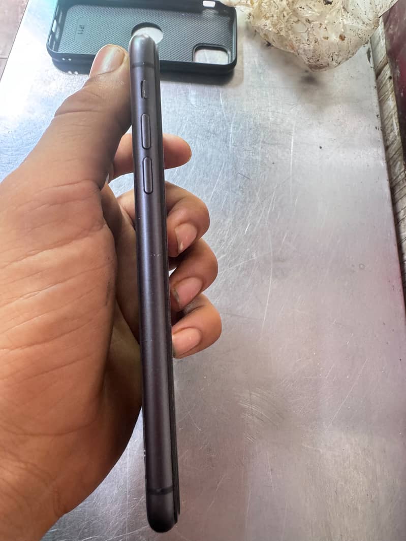 iPhone 11 6