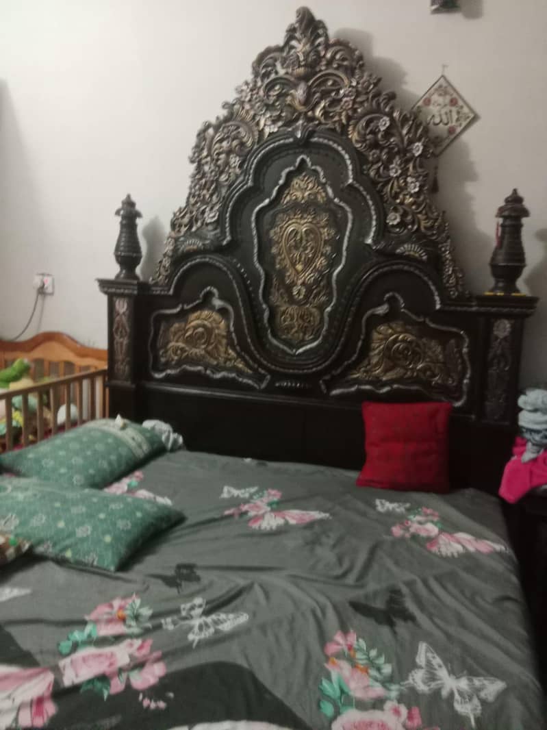 king size bed 0