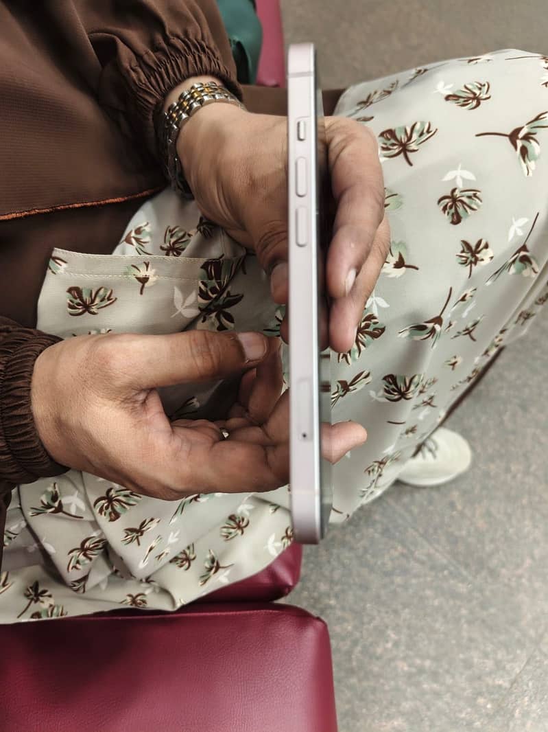 Apple iPhone 13 2