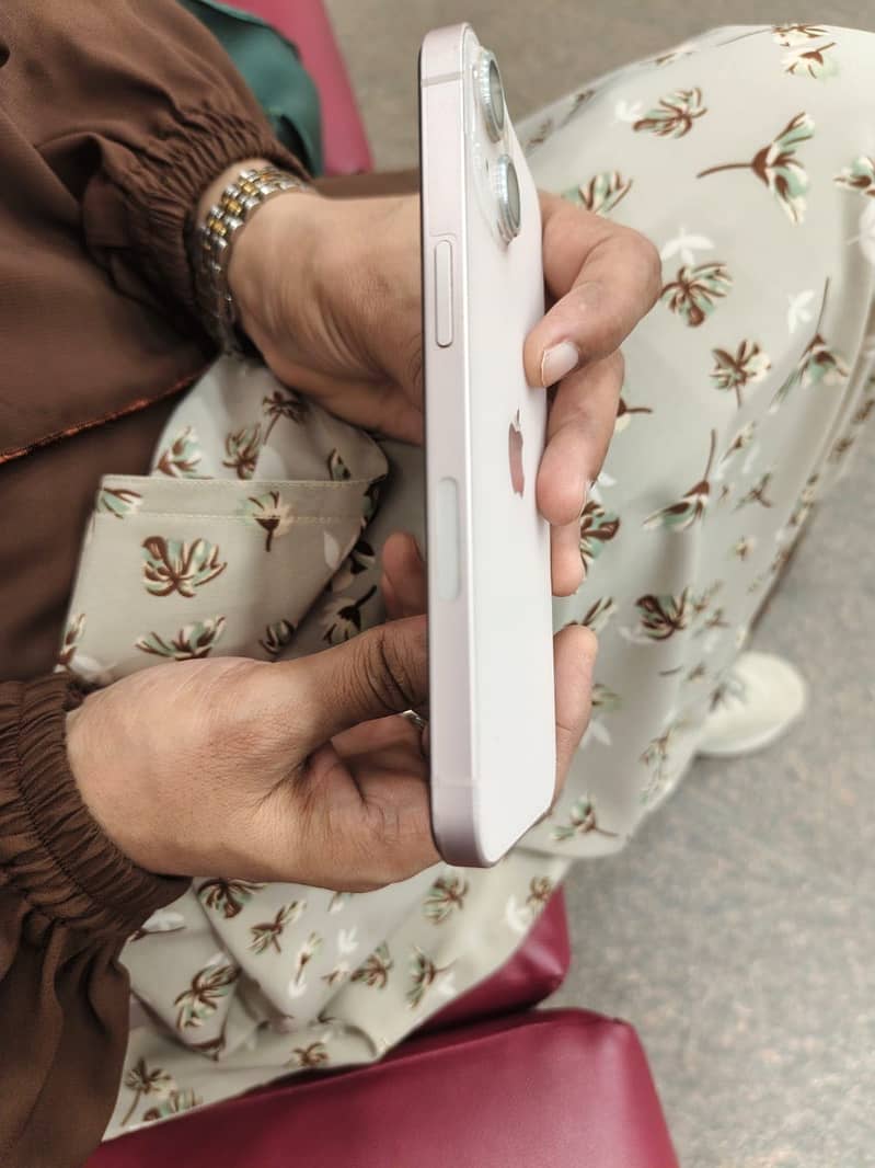 Apple iPhone 13 4