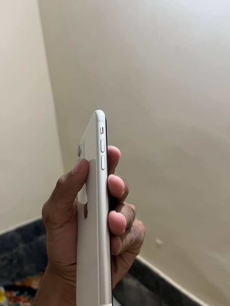 Apple iPhone 11 3