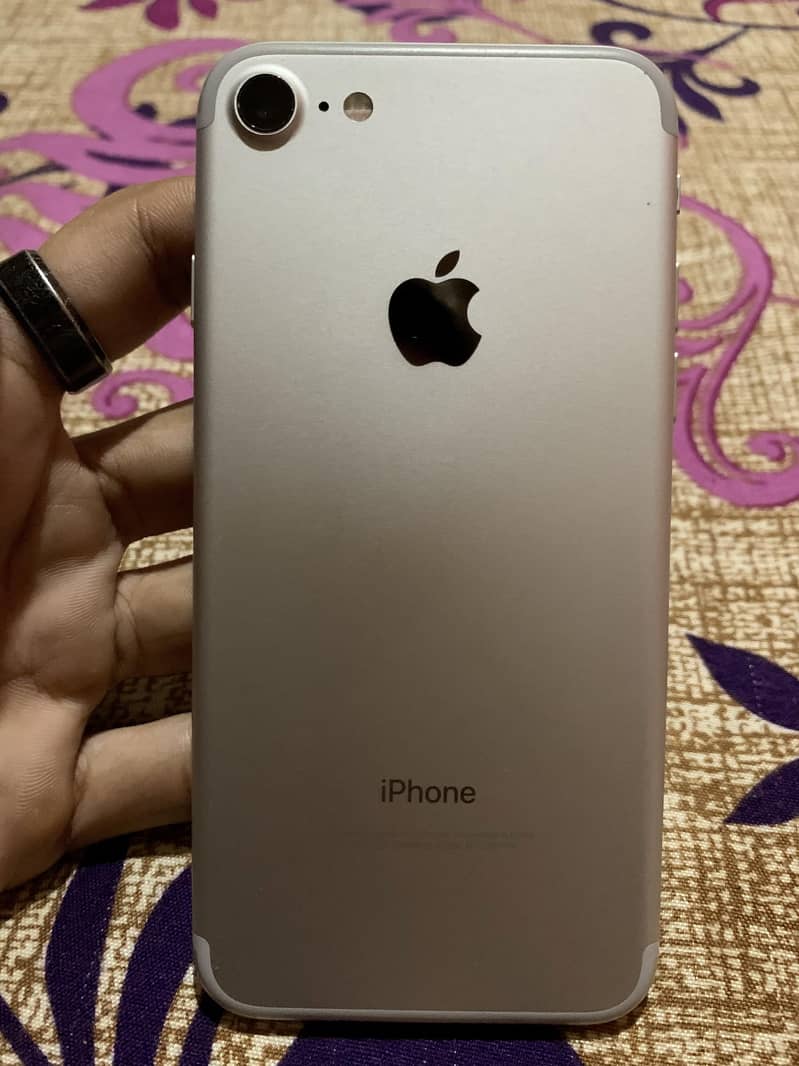 Apple iPhone 7 0
