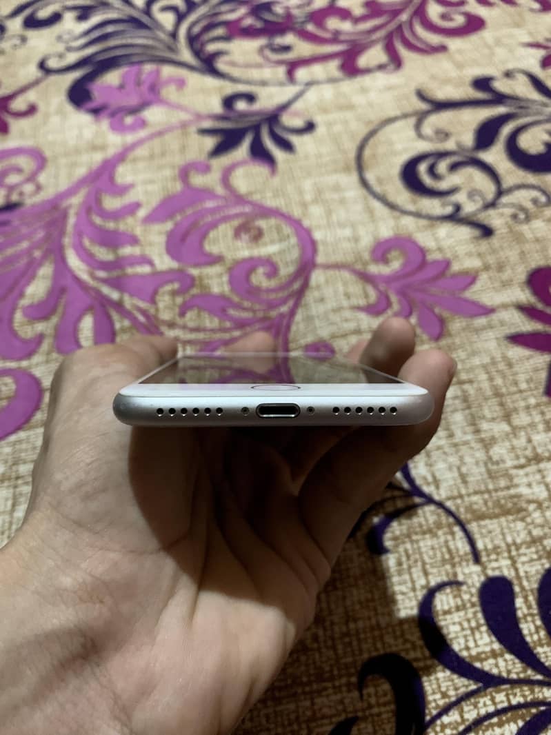 Apple iPhone 7 4