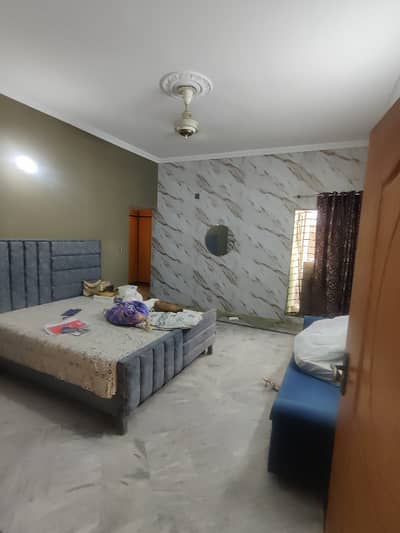 Upper Portion Of One Kanal With Three Bedrooms Attach Washroom And Parking Garage Available In Model Town Link Road