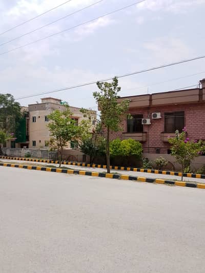 1 kanal main boulevard corner dha 4