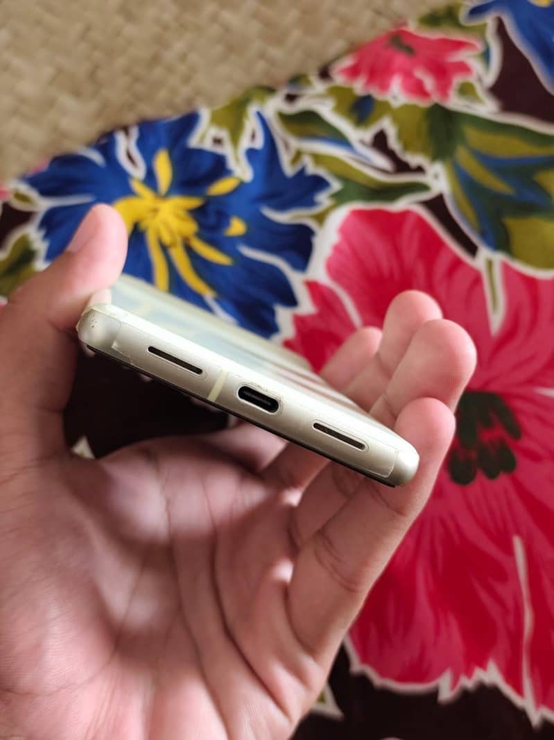 Google Pixel 7 4