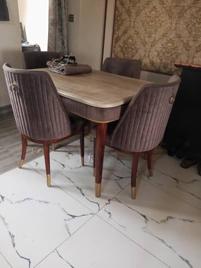 urgent sell dinning table 4 seater