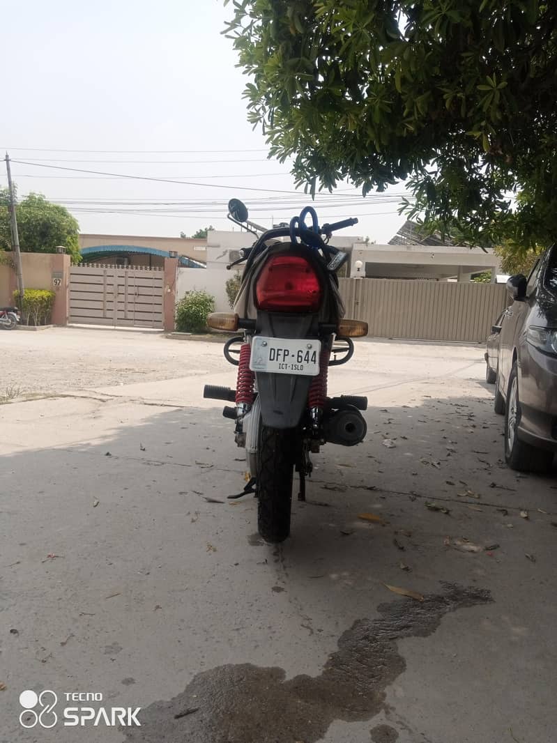 Honda cb 125f 3
