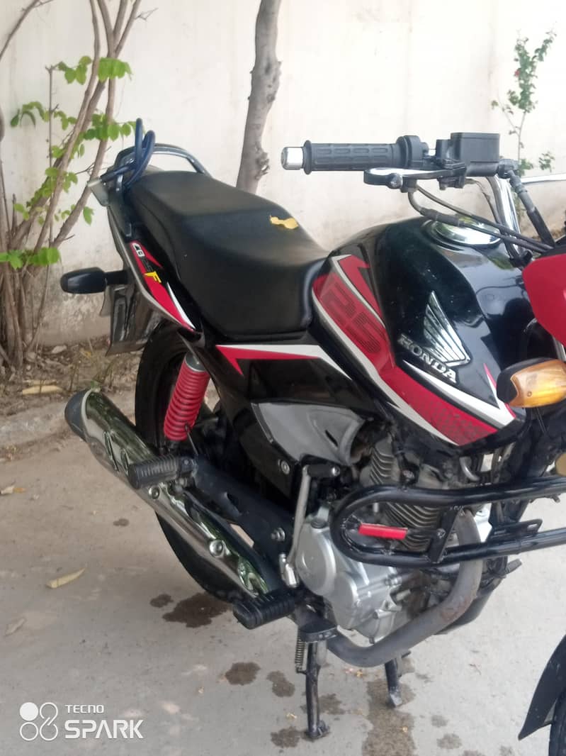 Honda cb 125f 6
