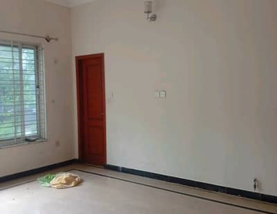 Centrally Located Lower Portion Available In G-15 For rent