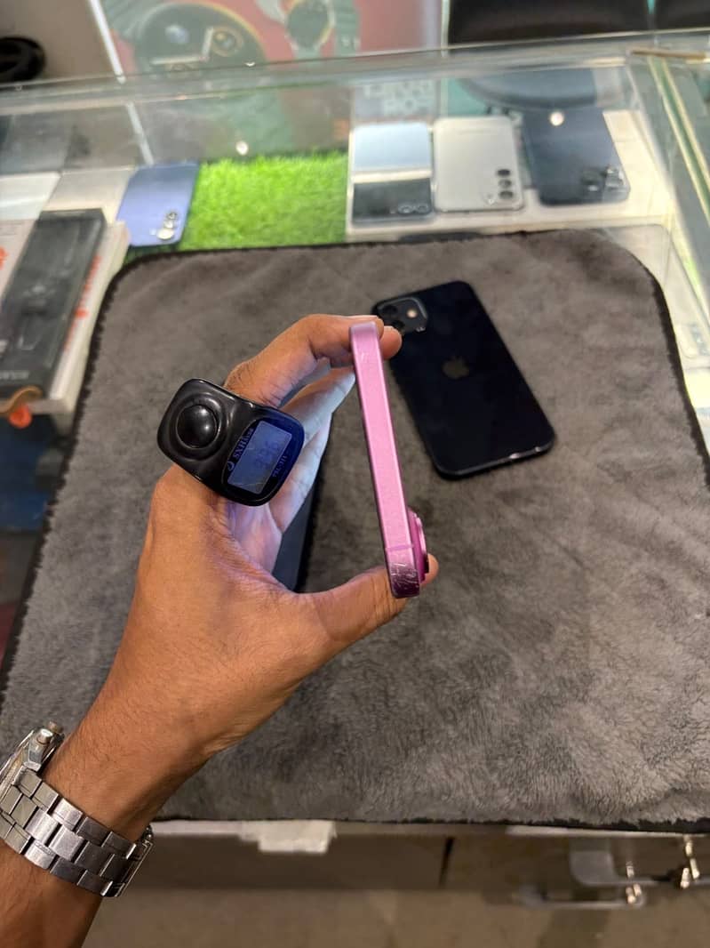 Apple iPhone 16 Plus 4