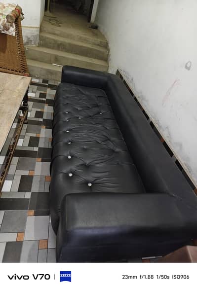 3 Year use hua hay leather sofa hay
