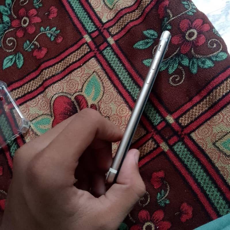 Apple iPhone 7 2