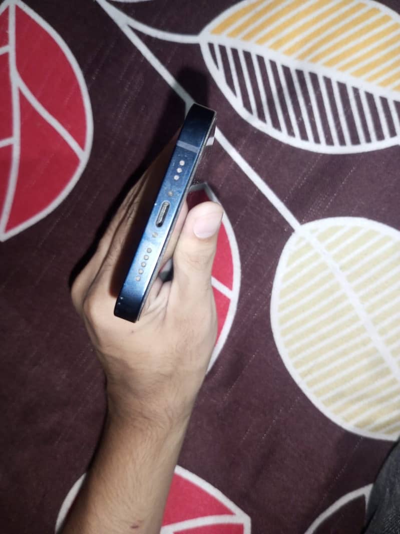 Apple iPhone 13 4