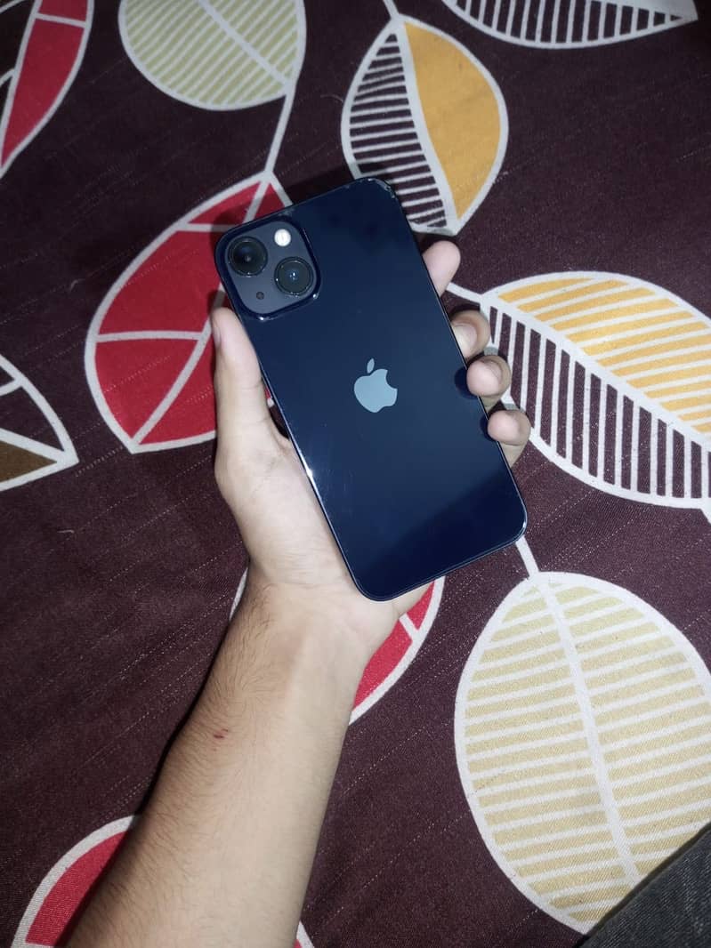 Apple iPhone 13 5