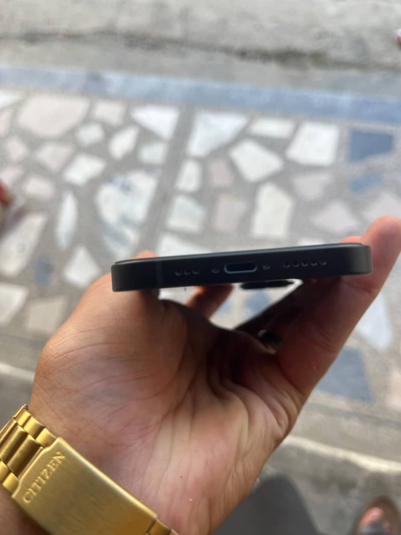 Apple iPhone 13 4
