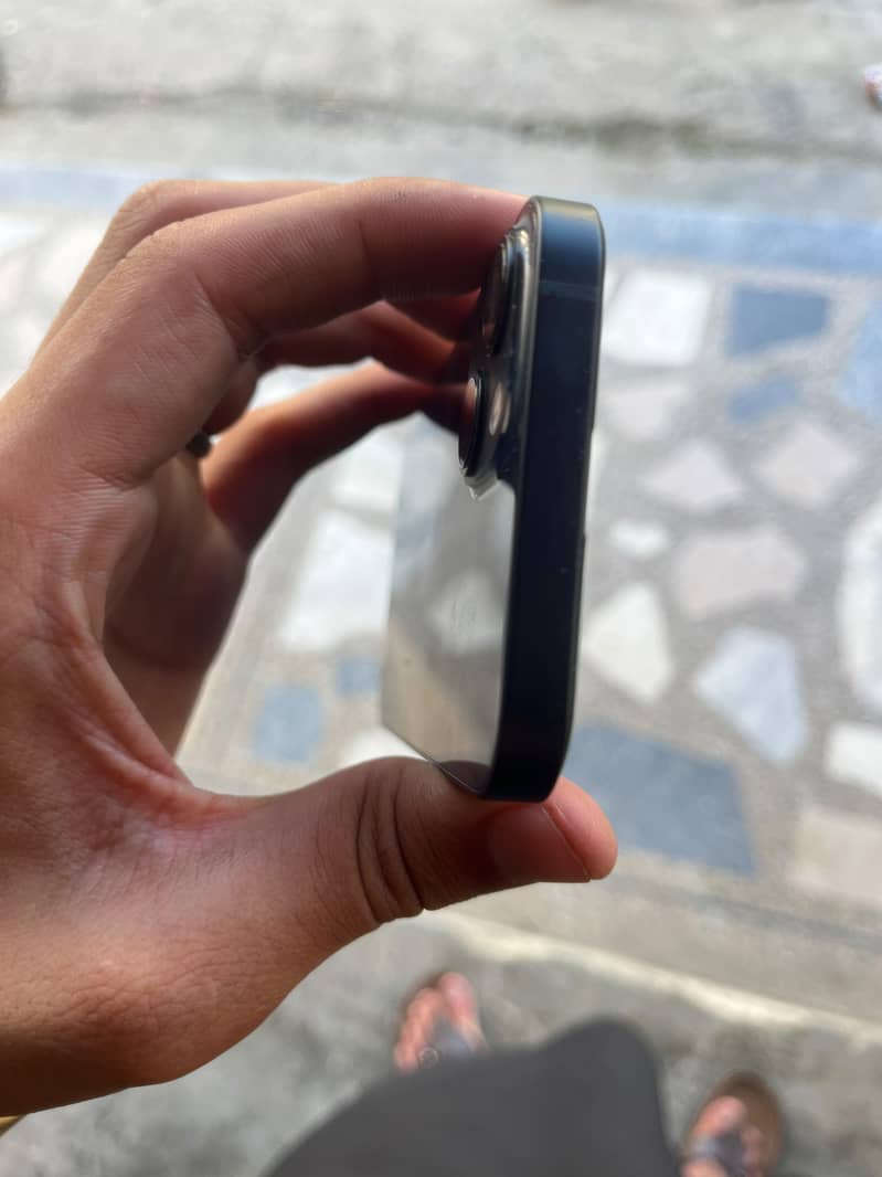 Apple iPhone 13 5