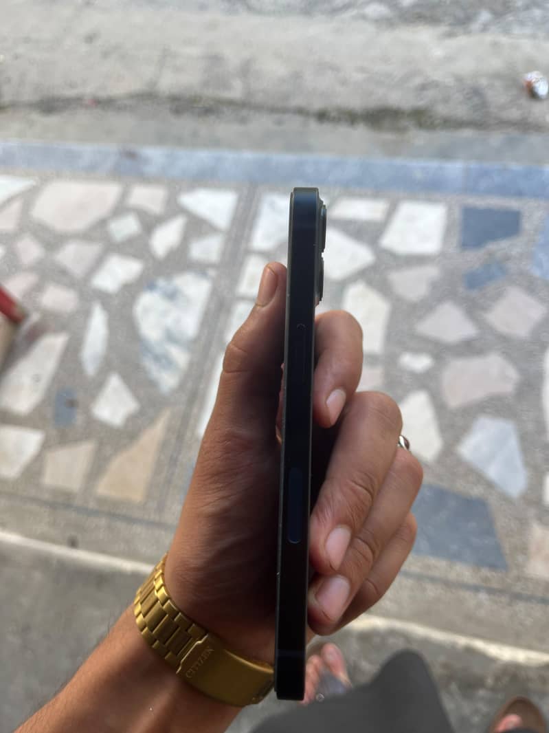 Apple iPhone 13 6