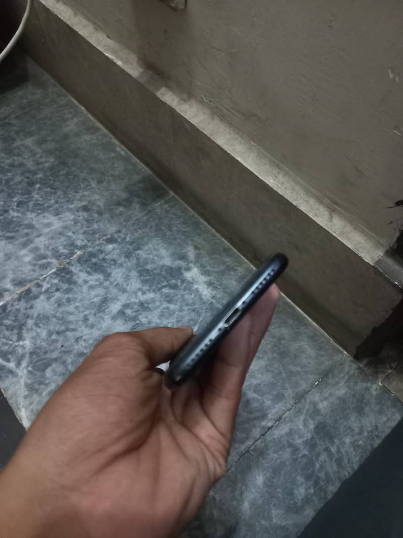 Apple iPhone 7 0