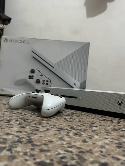 Xbox One S 1TB | Original Box + Original Controller | Excellent Condit