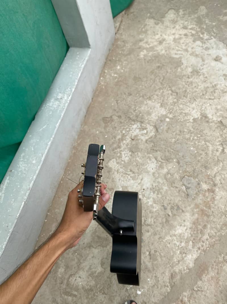GUITAR 4